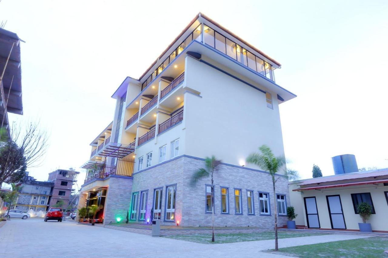 Om Gaura Hotel Pokhara Exterior photo